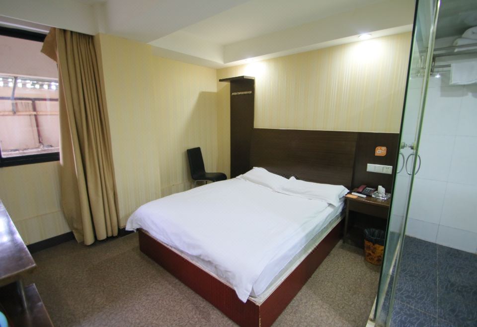 Huile Holiday Hostel - Housity