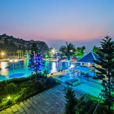 Naqin Peninsula Geological Ocean Park Hotel