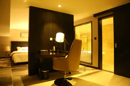 Kaiyuan Caesar Business Hotel Отели рядом с достопримечательностью «Chongshou Pagoda»