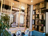 Luoping Huaying Image Theme Inn