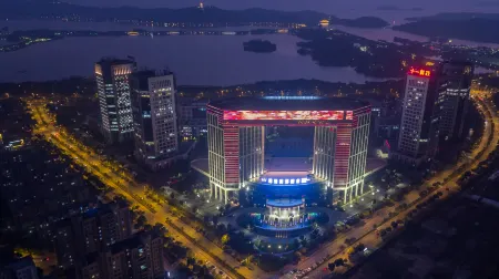 Grand Kingtown Hotel Wuxi Отели рядом с достопримечательностью «Wuxi College of Vocational Technology (Qian'ou Road)»