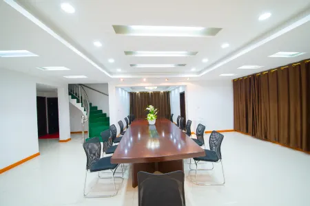 Mi·Vatica Hotel (Wanda Plaza, Huanggang) Отели рядом с достопримечательностью «Yi'ai Lake»