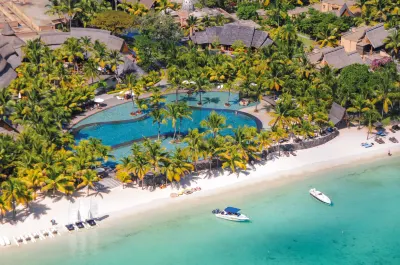 Trou aux Biches Beachcomber Golf Resort & Spa Hôtels à proximité de : Notre-Dame Auxiliatrice de Cap Malheureux