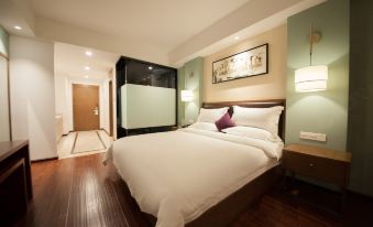 THESENSEHOUSEHOTEL.COM