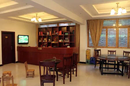 Tianquan Erlangshan No.1 Inn Отели рядом с достопримечательностью «Erlang Mountain National Forest Park»