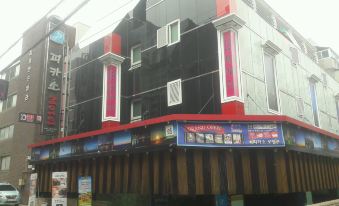 피카소 모텔 썸네일
