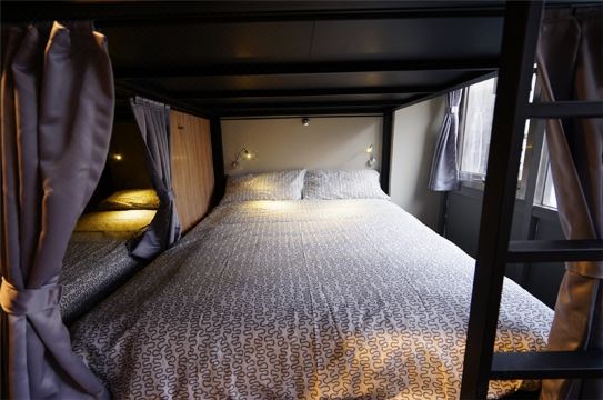 케이브맨 호스텔 침대