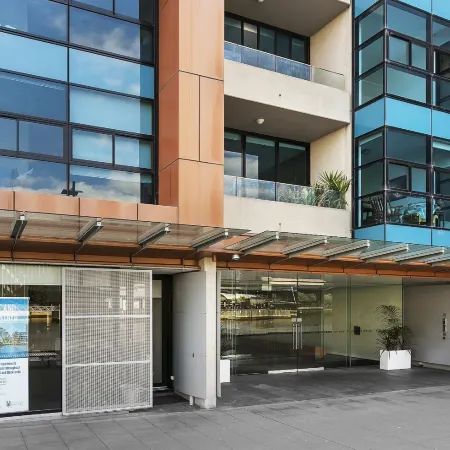 Melbourne Holiday Apartments Flinders Wharf Отели в г. Доклендс