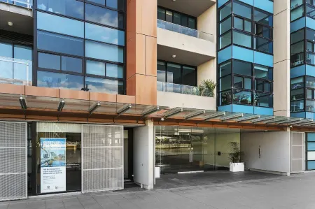 Melbourne Holiday Apartments Flinders Wharf Отели рядом с достопримечательностью «Port Phillip Ferries»