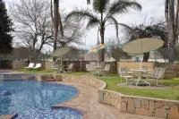 Cresta Oasis Hotel - Rooftop Pools