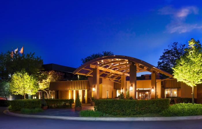 Sheraton Milwaukee Brookfield Hotel