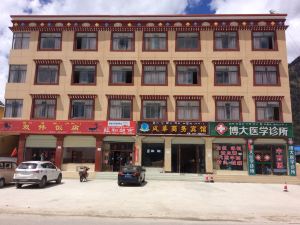 Linzhi Fenghua Business Hotel