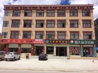 Linzhi Fenghua Business Hotel