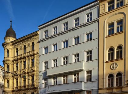 サルヴァトル スーペリア アパートメンツ