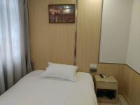 易佰良品酒店(上海浦东机场店) - 标准大床房