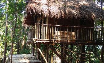 YAO Ah Staying on A Tree Homestay by Loka Local