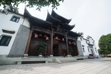 Yiwu GINLAN JIA Shuanglin Jingshe Отели рядом с достопримечательностью «School of Modern Science and Technology, China University of Metrology (Yiwu Campus)»