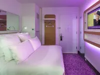Yotel New York Times Square Hotels in der Nähe von Konzertsaal Terminal 5