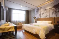 Q+ Zhoudu Theme Hotel Hotels in Fenghuang
