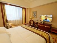维也纳国际酒店(上海浦东机场高科东路店) - 标准大床房