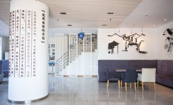 Qingdao Baolong Art Building Hotel