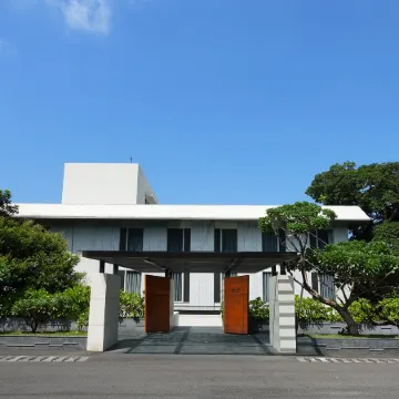 Gloria Manor