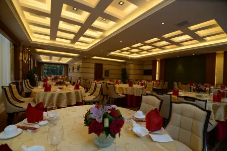 Chaoxin Hotel Отели рядом с достопримечательностью «Sanqing Palace, Yuanmiao Taoist Temple»