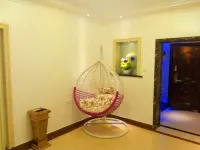 Yishi Yijia Theme Apartment Hotel (Qiqihar South Zhanqian Street)