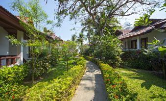 The Cosy Maenam Beach Resort