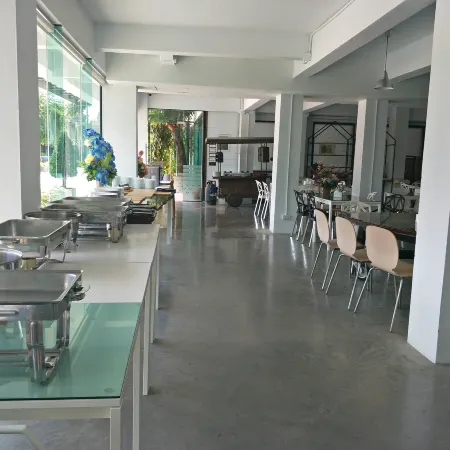 Veethara Boutique Hotel Отели рядом с достопримечательностью «Сквер часовой башни»