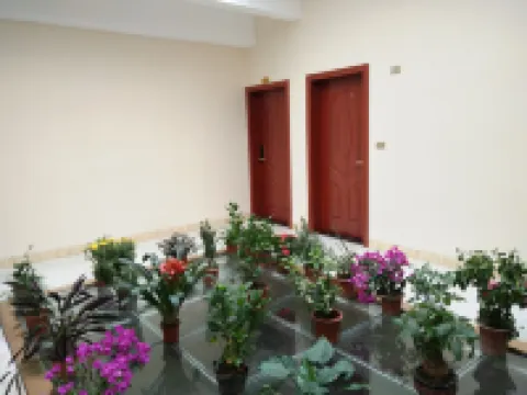 Dushan Zhonghui Business Hotel