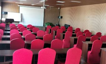 Super 8 Hotel (Baoding Xiong'an New District Rongcheng Center)