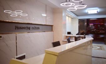 Lichuan Pioneering culiture hotel - Housity