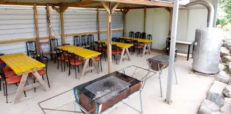 Taean Sky Pension Отели рядом с достопримечательностью «Ch'ŏngp'odae-haesuyokchang»