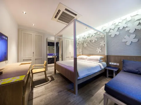 ห้องซูพีเรียร์ เตียงใหญ่ 1 เตียง