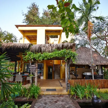 Vacation Village Phra Nang Lanta Отели рядом с достопримечательностью «Bamboo Beach»