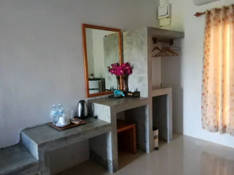 ห้องสุพีเรียร์มุมวิวสระน้ำ, บางส่วนสูบบุหรี่ได้