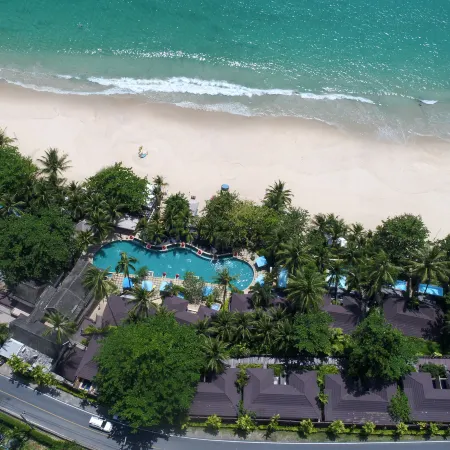 Andaman White Beach Resort Отели рядом с достопримечательностью «Пляж Наитхон»