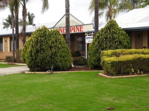 Lone Pine Motel