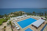 Queens Bay Hotel - piscina