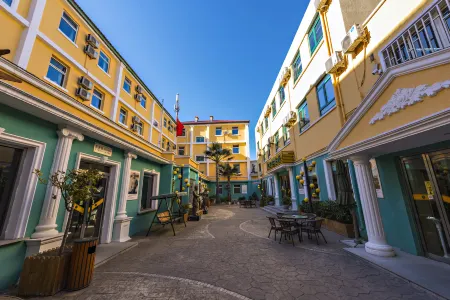 Beijing Zhong'an Hotel ( Near metro,Tian'anMen,Forbidden City. Free laundry and tourism service) Отели рядом с достопримечательностью «The Buddhist Academy of China»