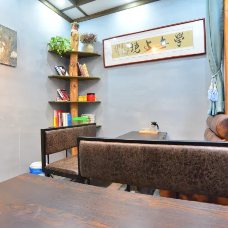 Hongcun Huakai Banxia Huipai Courtyard Homestay