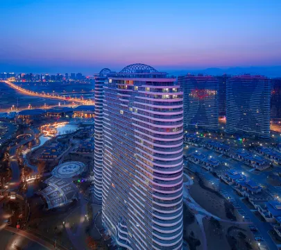 Huayuhai Light Luxury Seaview Apartment