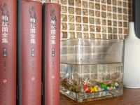 美橙一线江景酒店(武汉积玉桥锦坤公寓店) - 北欧江景大床房