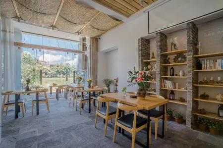 Tengchong Yujing Lake View Inn Отели в г. Тенчун