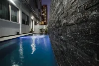 Darwin City Hotel - Pools