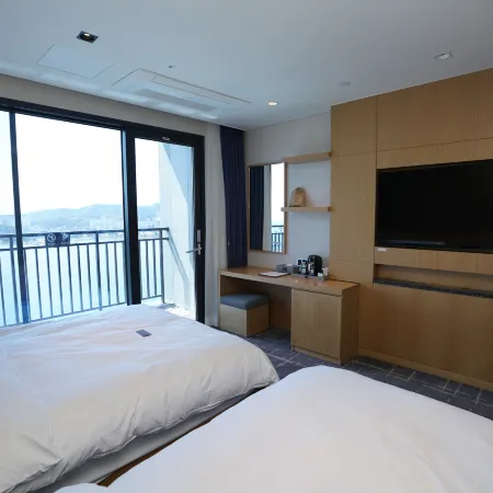 Sea Cruise Hotel Отели рядом с достопримечательностью «Daepohang Port»