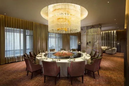 Hilton Wuhan Optics Valley Отели рядом с достопримечательностью «Squirrel Paradise»