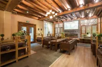 Shangri-La Zedanwangmu Cangbieyuan (Dukezong Ancient City Moonlight Square Branch)