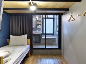 Silom Space Hostel